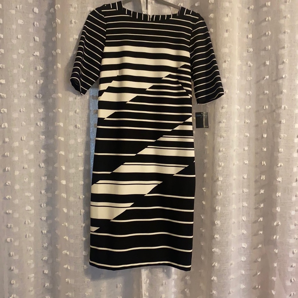 Gabby Skye black white abstract dress